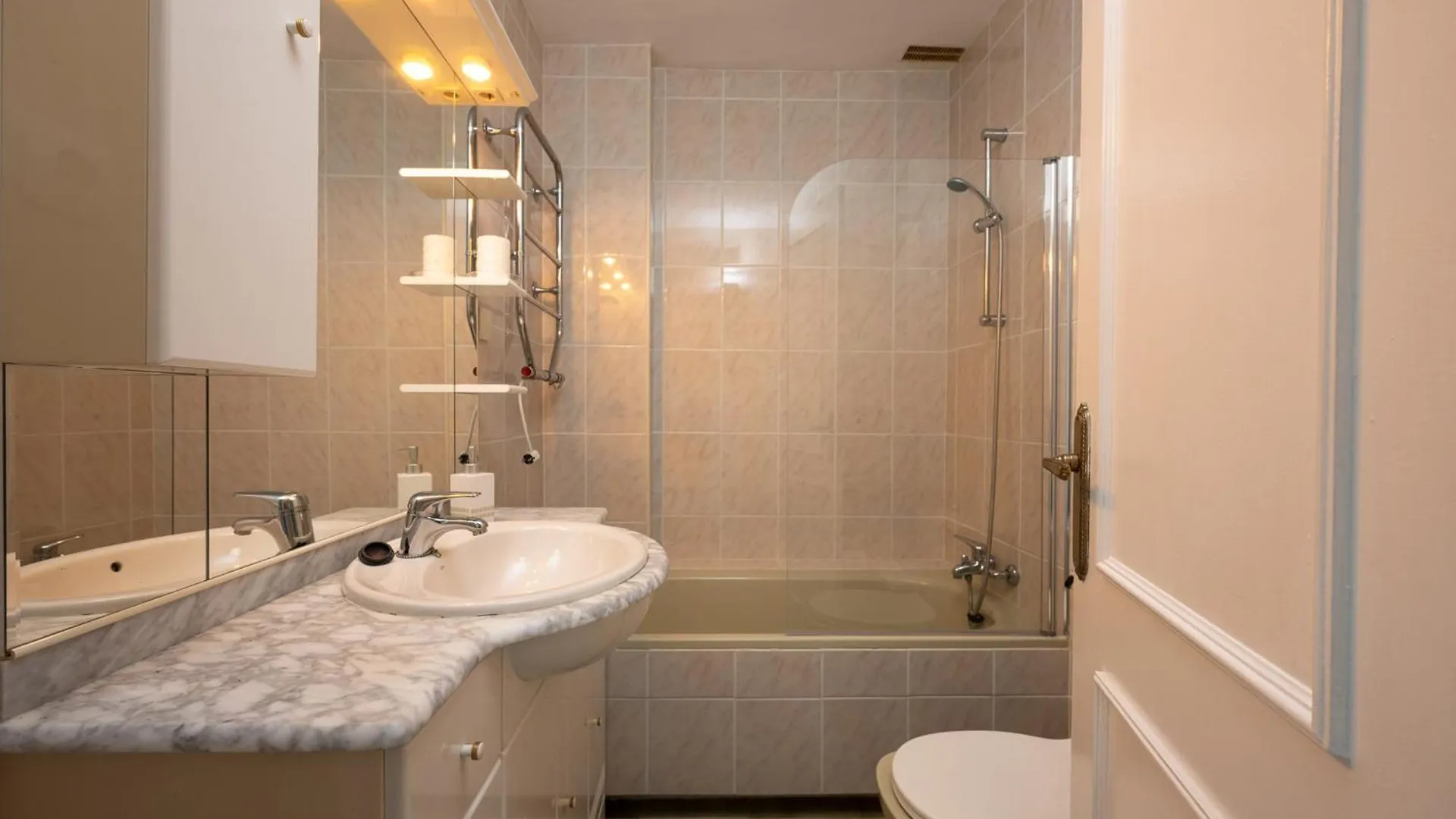 Cozy 2- Bedroom Duplex Penthouse With Rooftop Solarium In Calahonda Sitio de Calahonda